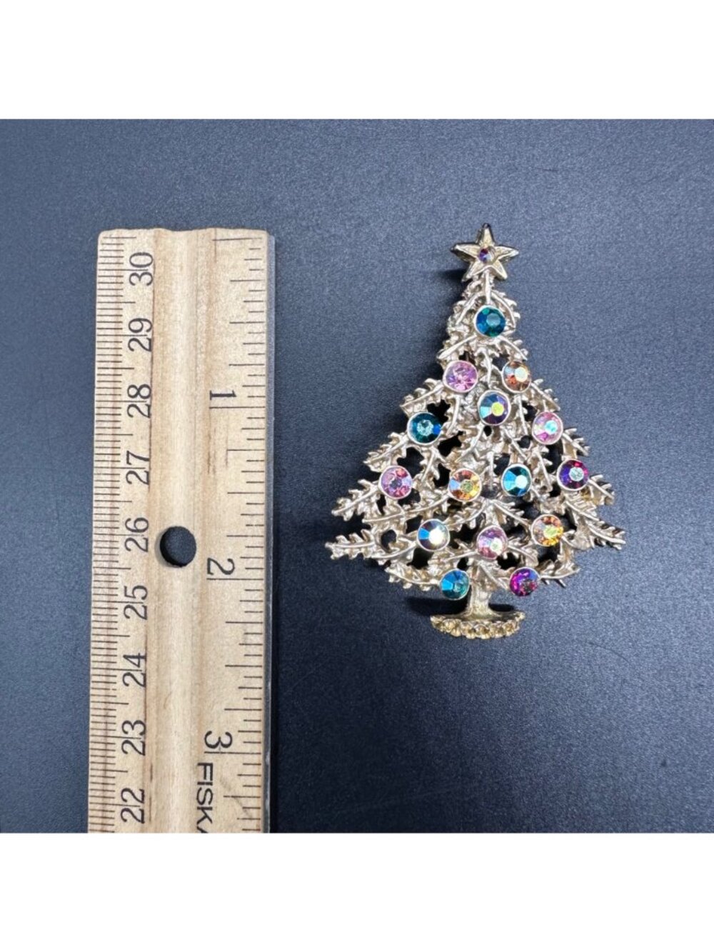 Vintage Christmas Tree Brooch Pin Aurora Borealis Rhinestones Gold Tone Festive - Picture 6 of 6
